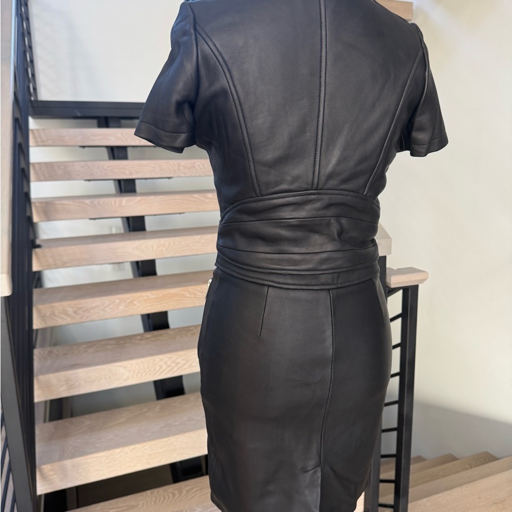 Chic Black Leather Outfit with Zipper Accents - Picture 8 of 8